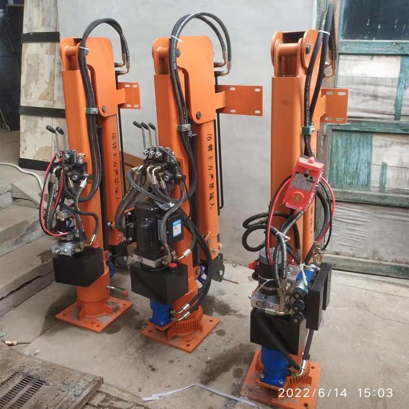 乌兰县重汽蓝牌随车吊 3.2吨 国六动力强 液压驱动 农用自卸起重机